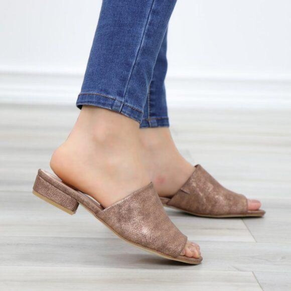 Metallic Bronze Slip-On Sandals Textured Low Heel Open Toe Size 9 - Picture 7 of 10